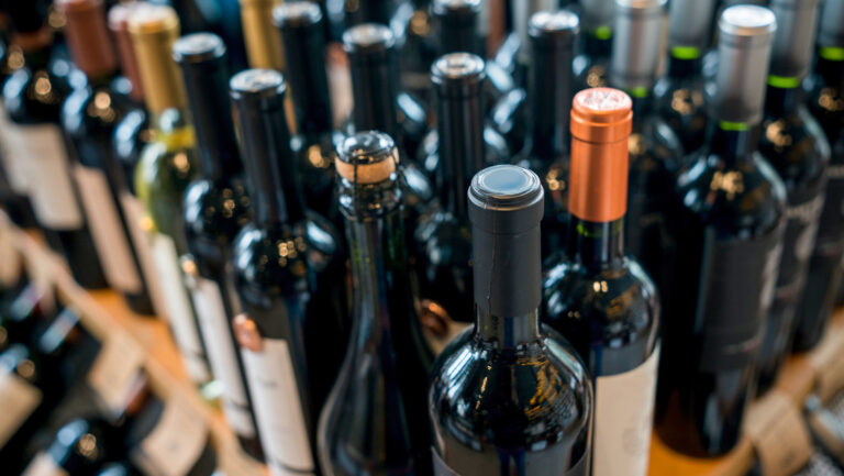 Arabia Saudita amplía acceso a tienda que vende alcohol