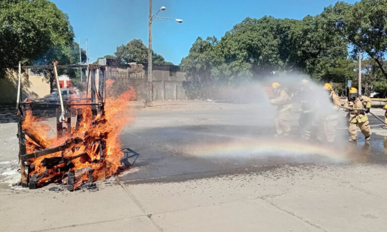 Bomberos ponen a prueba su capacidad operativa en simulacro de incendio
