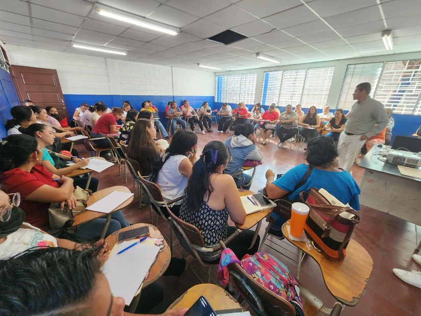 Capacitan a maestros en Actualización Científica y Didáctica