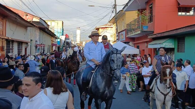 Desfile hípico realza las tradiciones culturales de Diriamba