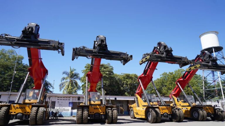 EPN tendrá un moderno sistema de movimiento de contenedores en tierra