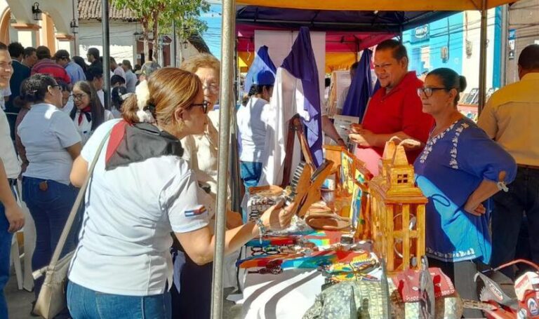 Emprendedores celebran a Rubén Darío en 120 ferias nacionales