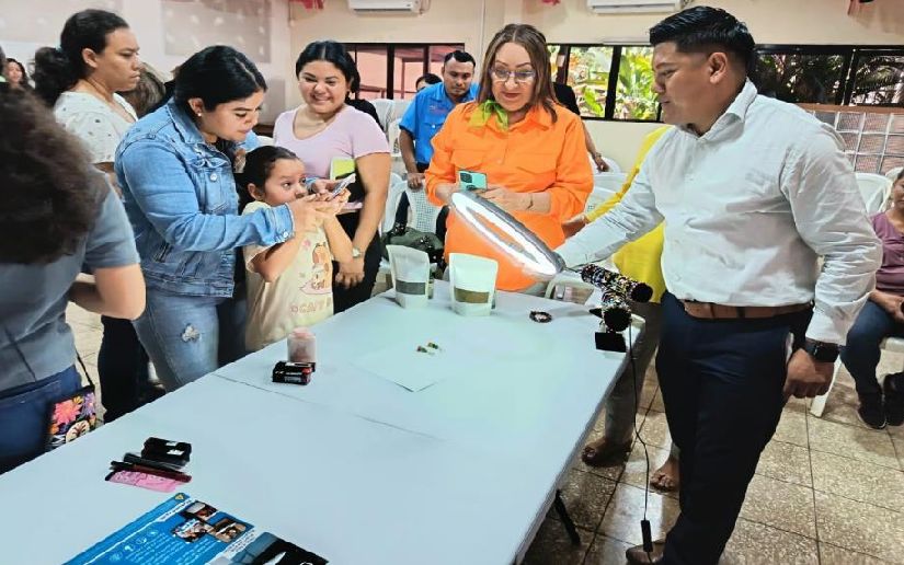 Emprendedores fortalecen su competitividad mediante fotografía para redes sociales