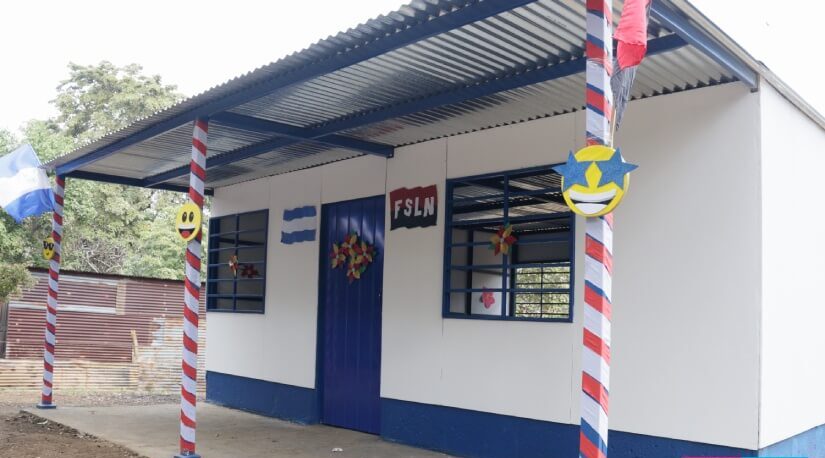 Entregan vivienda a familia que perdió todo en un incendio