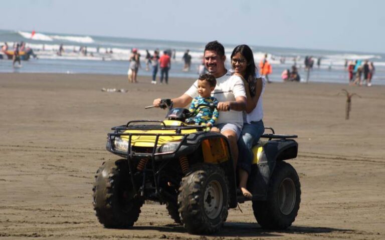 Familias despiden vacaciones de Año Nuevo en playas de Nicaragua