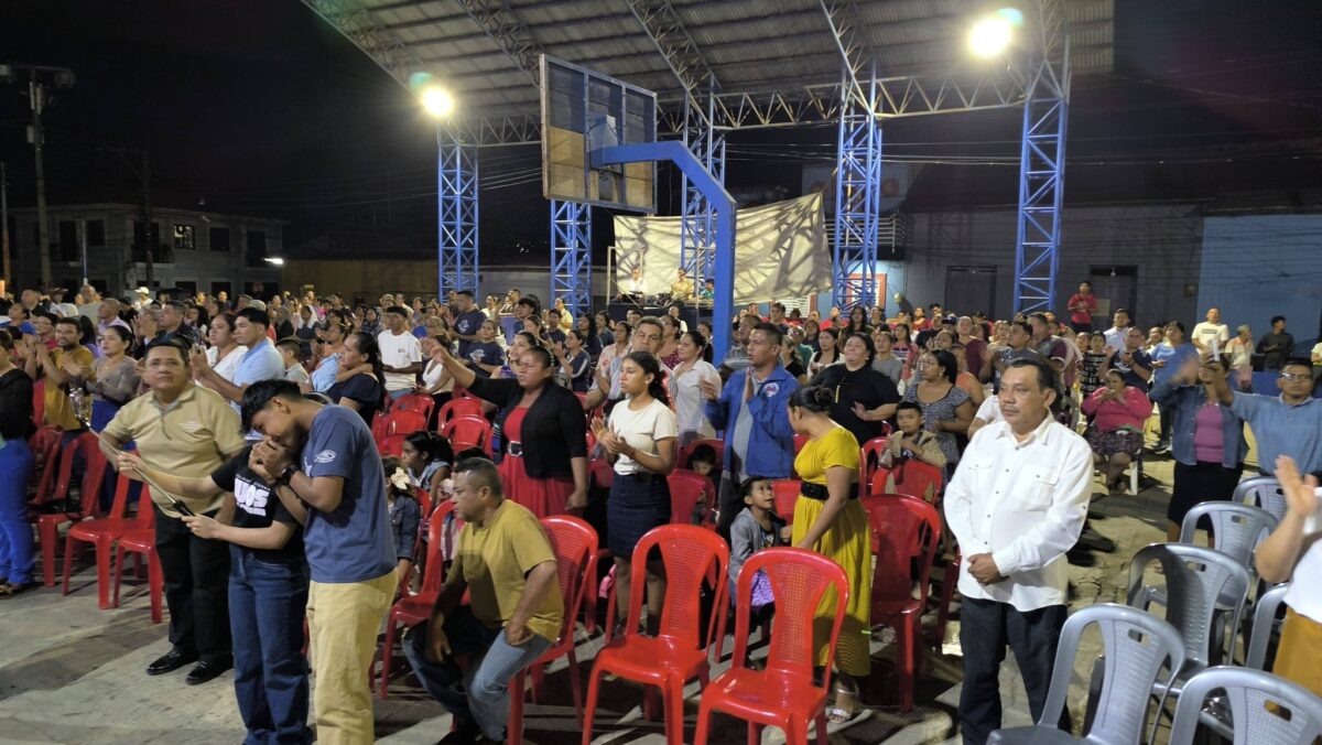 Iglesias evangélicas oran por el año 2026 y la paz del país