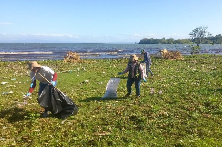 Jornada de limpieza en Lago Cocibolca promueve espacios saludables para las familias