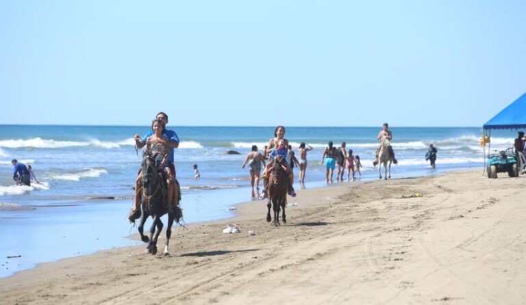 La Boquita se llena de familias en vacaciones de Año Nuevo