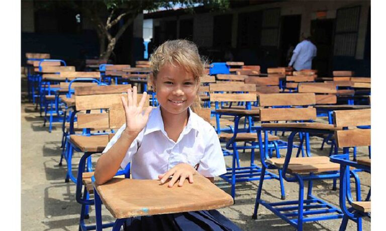 MINED inicia traslado de pupitres y otros mobiliarios en víspera del año escolar 2026