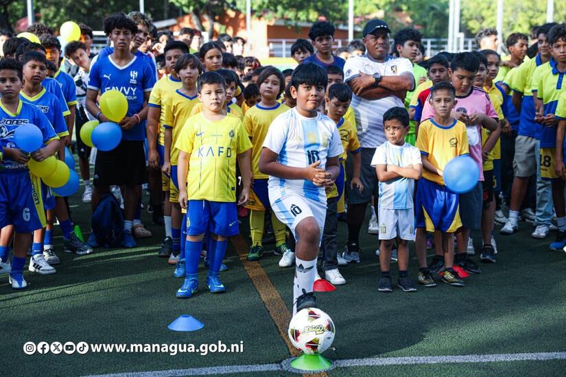 Más de 600 niños inician clases en academias municipales de fútbol en Managua