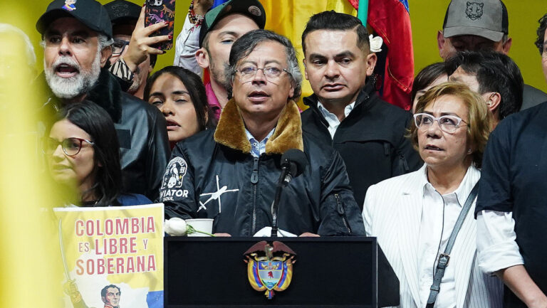 Petro y Trump sostienen conversación telefónica