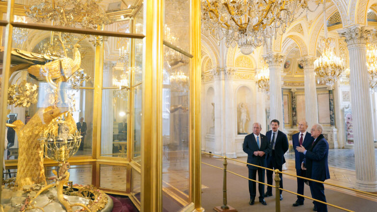 Putin acompaña a Rey de Malasia a conocer los tesoros del Hermitage