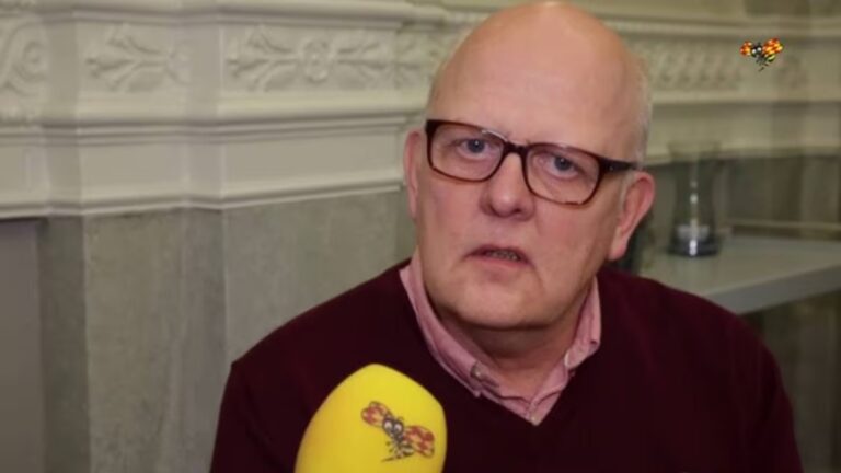 Se hace pasar por uno de los peores asesinos seriales