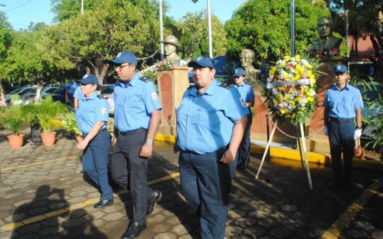 Servidores Públicos de la DME rinden homenaje a Rubén Darío