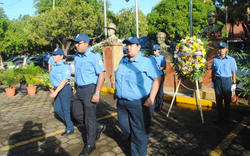 Servidores Públicos de la DME rinden homenaje a Rubén Darío
