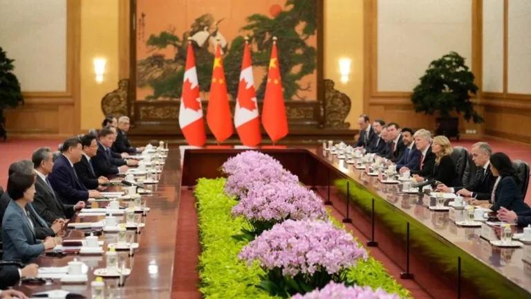 Trump amenaza con aplicar arancel del 100% a Canadá