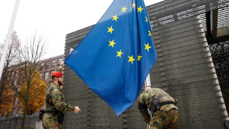 Comisario de Defensa de la UE propone un ejército de 100.000 soldados permanentes