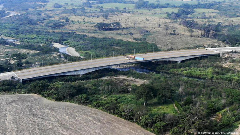 Accidente de avión deja 15 muertos en Colombia
