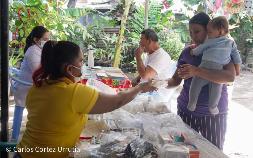 Familias de Las Piedrecitas reciben atención dermatológica