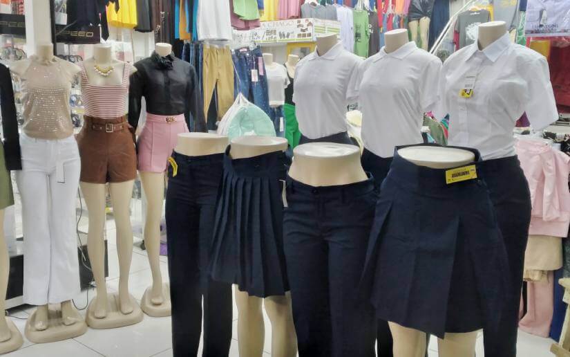 Variedad de artículos escolares en el Mercado Roberto Huembes