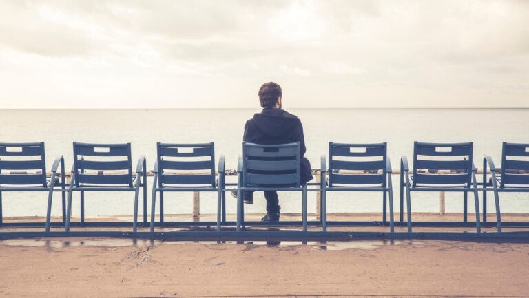 Estar soltero genera depresión y carga psicológica