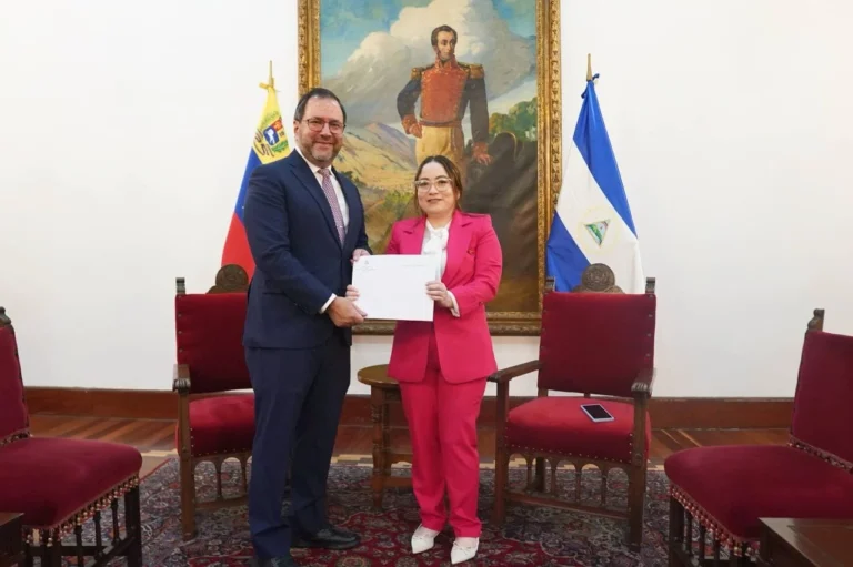 Nueva embajadora de Nicaragua ante Venezuela presenta Cartas Credenciales