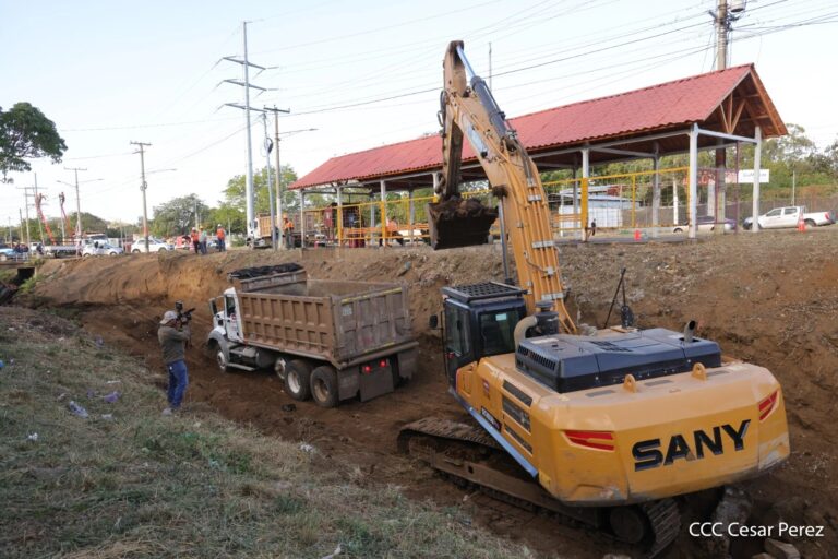 Alcaldía construye Tramos 2 y 3 de la Pista Héroes de la Insurrección