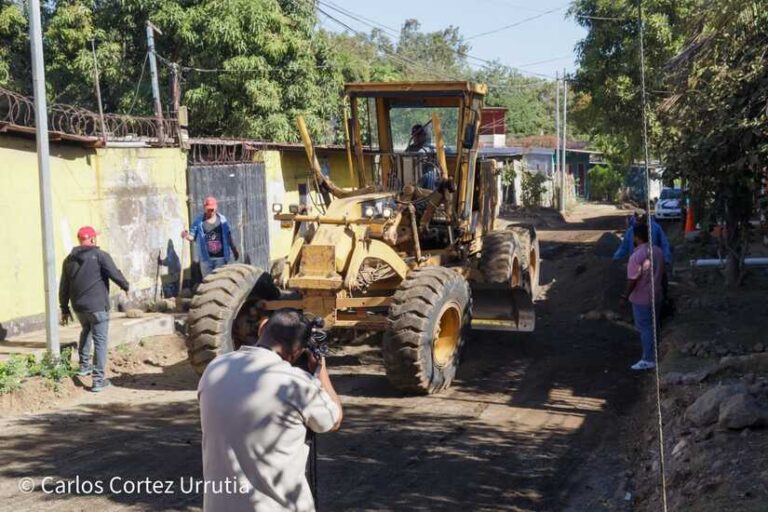 Avanza construcción de calles para el pueblo en Anexos La Primavera