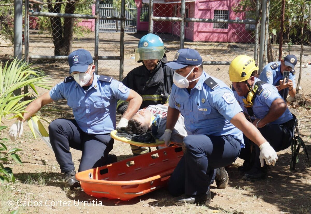 Bomberos Unidos muestran habilidades de rescate