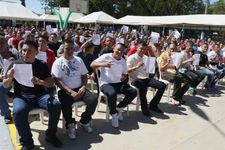 En el Día de la Reconciliación y la Paz, mil 200 personas regresan a sus hogares