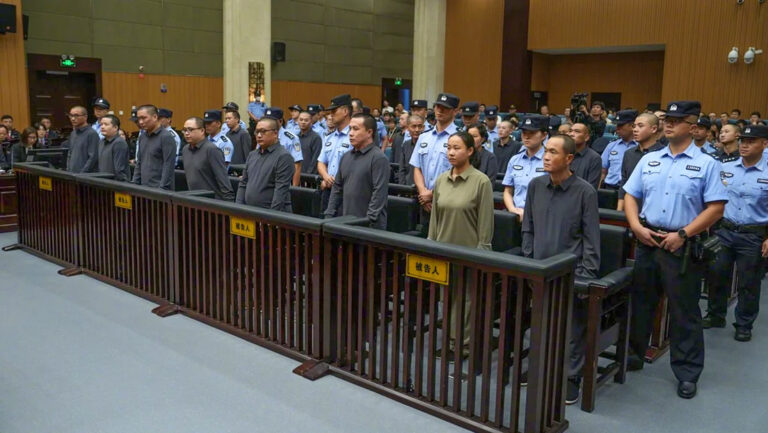 China condena a 39 personas por fraudes telefónicos y en línea