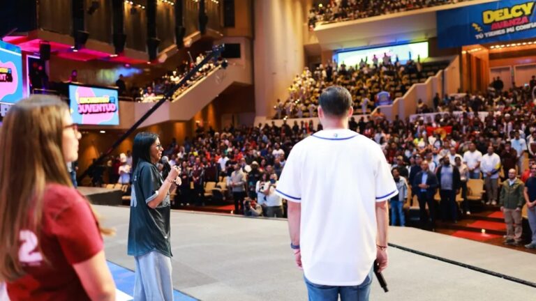 Delcy Rodríguez demanda que cesen sanciones y bloqueo contra Venezuela