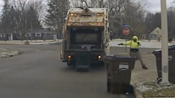 Delincuente sorprendido entre basura