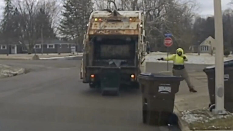 Delincuente sorprendido entre basura