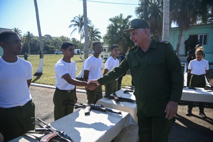 Díaz-Canel supervisa ejercicios de defensa ante amenazas de EEUU