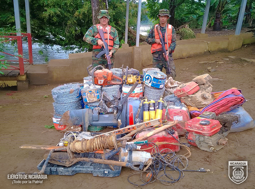 Ejército de Nicaragua intercepta armas y combustible en operativos contra minería ilegal en Indio Maíz