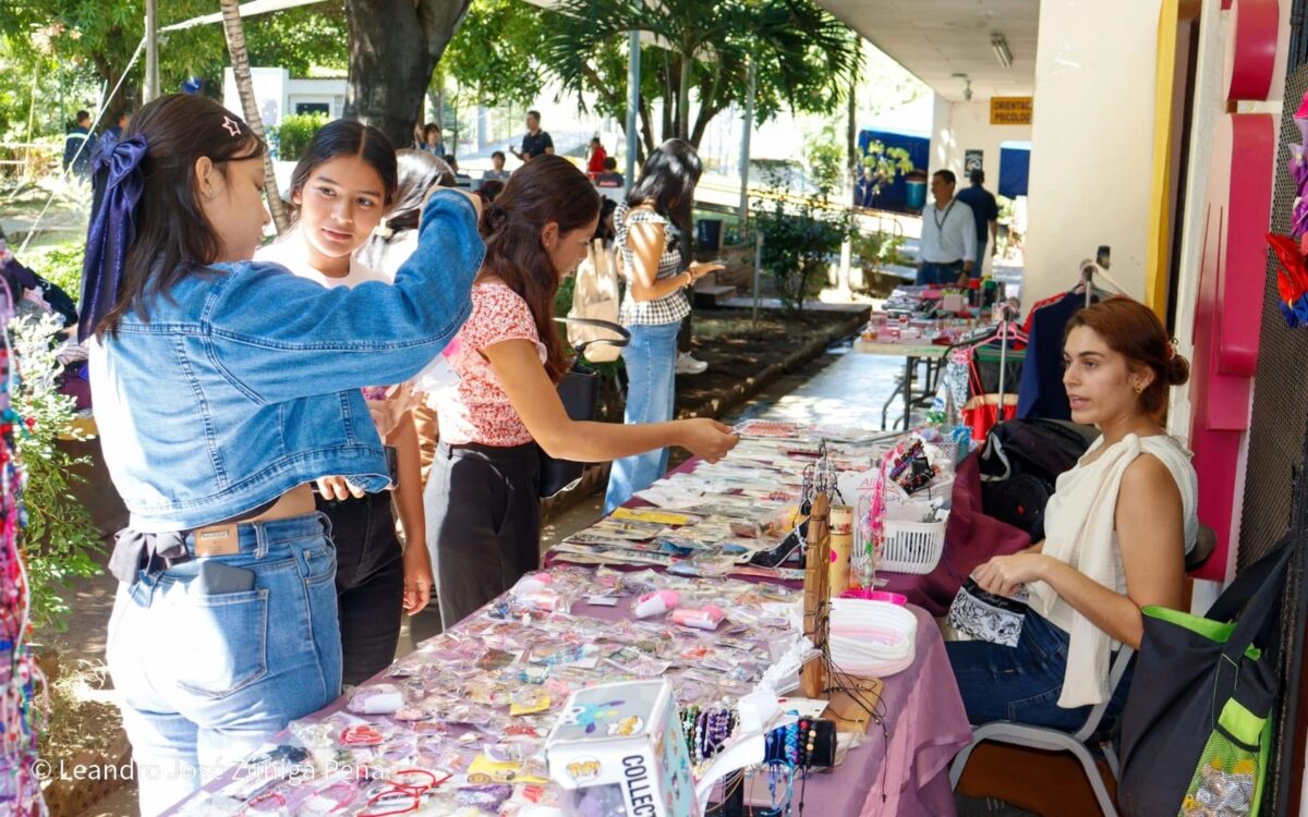 Estudiantes de la UNAN-Managua realizan feria de emprendimiento