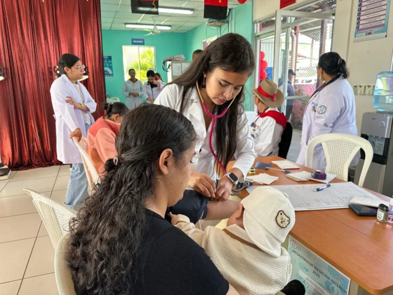 Exitosa Megaferia de Medicina Interna en Jinotega