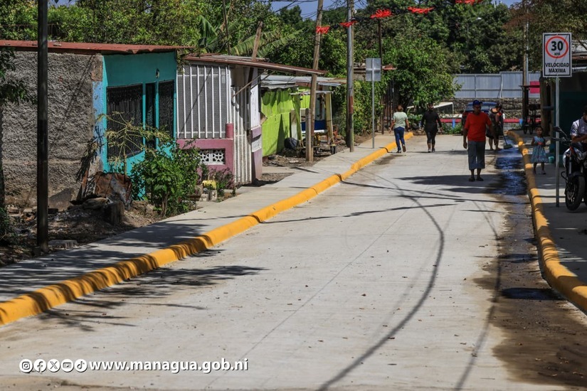 Familias de Laureles Norte estrenan calles nuevas