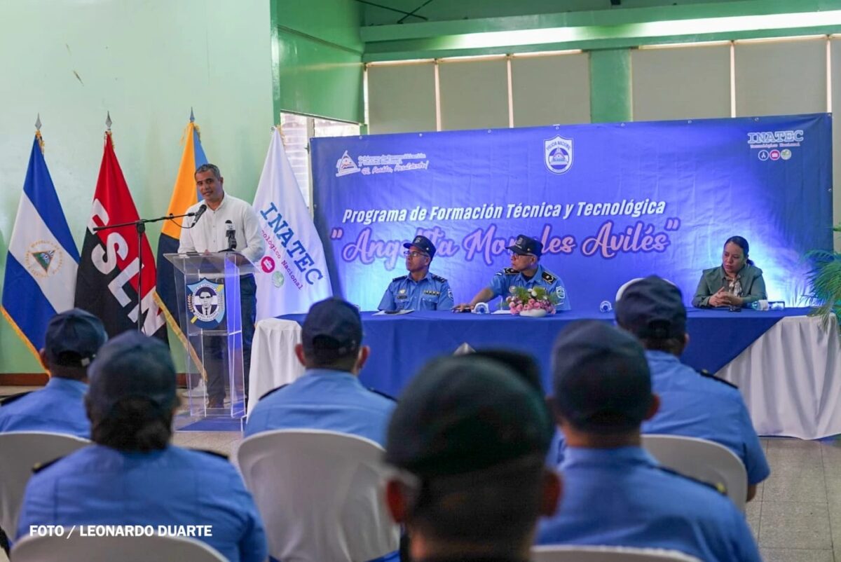 Fortalecen capacidad policial con programa “Angelita Morales Avilés”