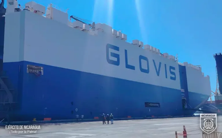 Atenciones de Fuerza Naval a embarcaciones en puertos nacionales