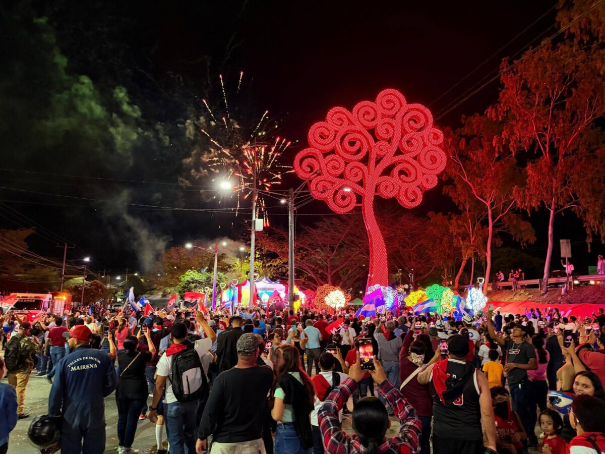 Inauguran segunda etapa y Árbol de la Vida en plaza de Estelí