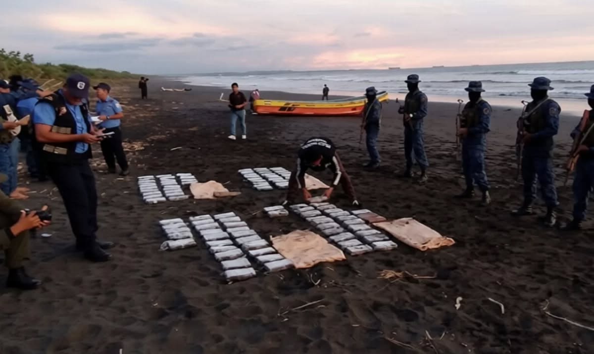 Incautan al menos 100 paquetes de cocaína en costas de León