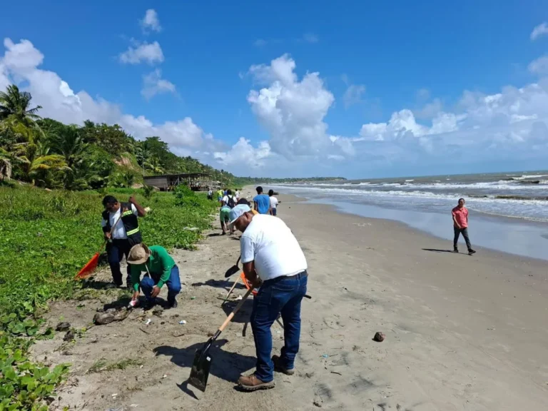 Jornada ambiental limpia playas de Puerto Cabezas
