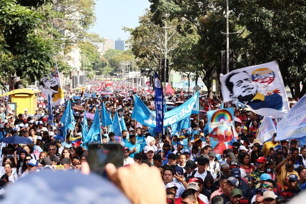 Jóvenes venezolanos juran lealtad a la soberanía nacional