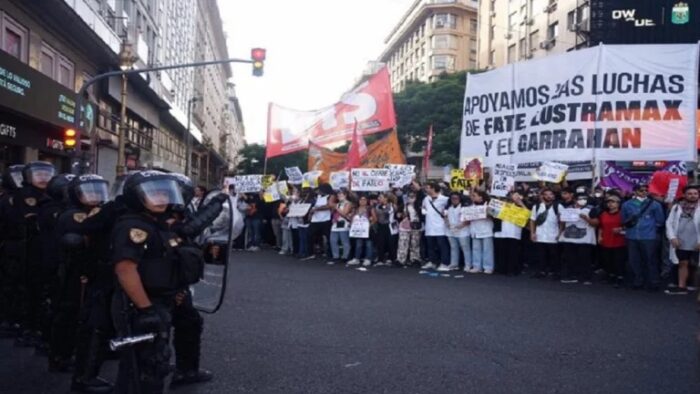 Marchan al Senado contra la reforma laboral de Milei