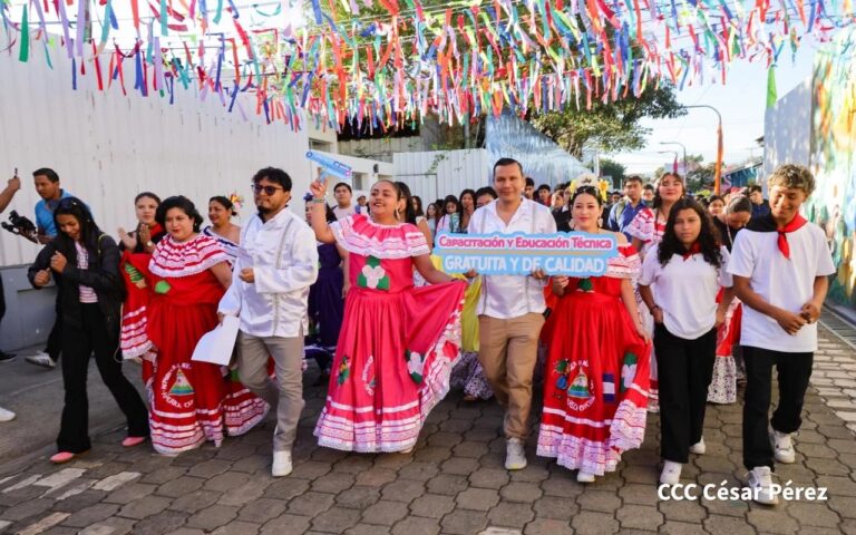 Más de 50 mil estudiantes iniciaron sus clases en los 74 centros tecnológicos del país
