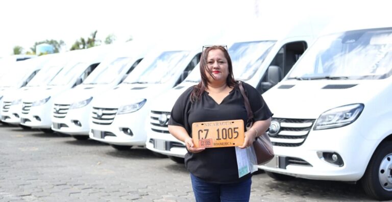 Mujeres transportistas agradecen al Gobierno Sandinista por su nueva unidad