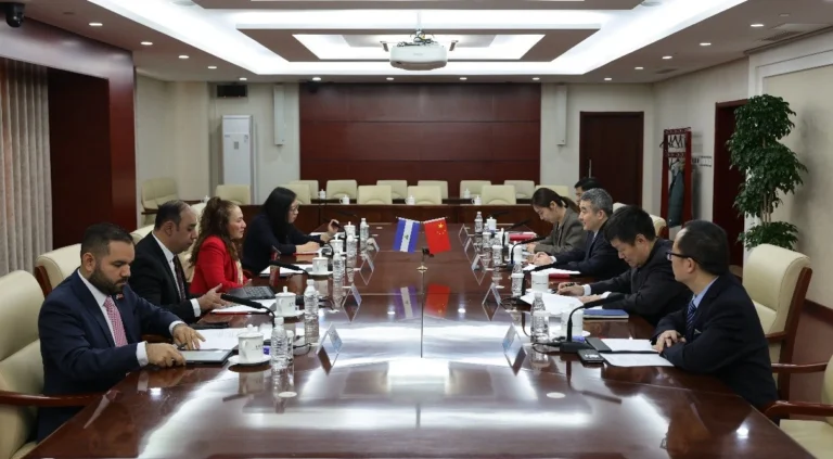 Nicaragua y China fortalecen cooperación en el sector salud