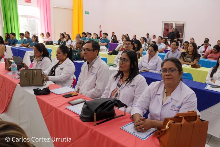 Odontólogos participan en Foro de Enfermedades Bucodentales